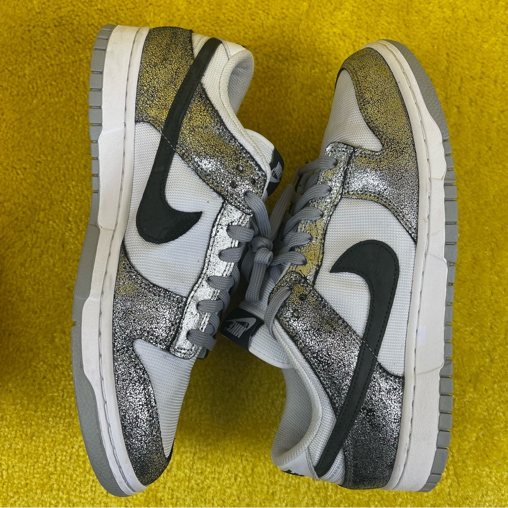 Nike Dunk Low Golden Gals Metallic Silver D0 5882–001 (used)
12W 10.5 men’s